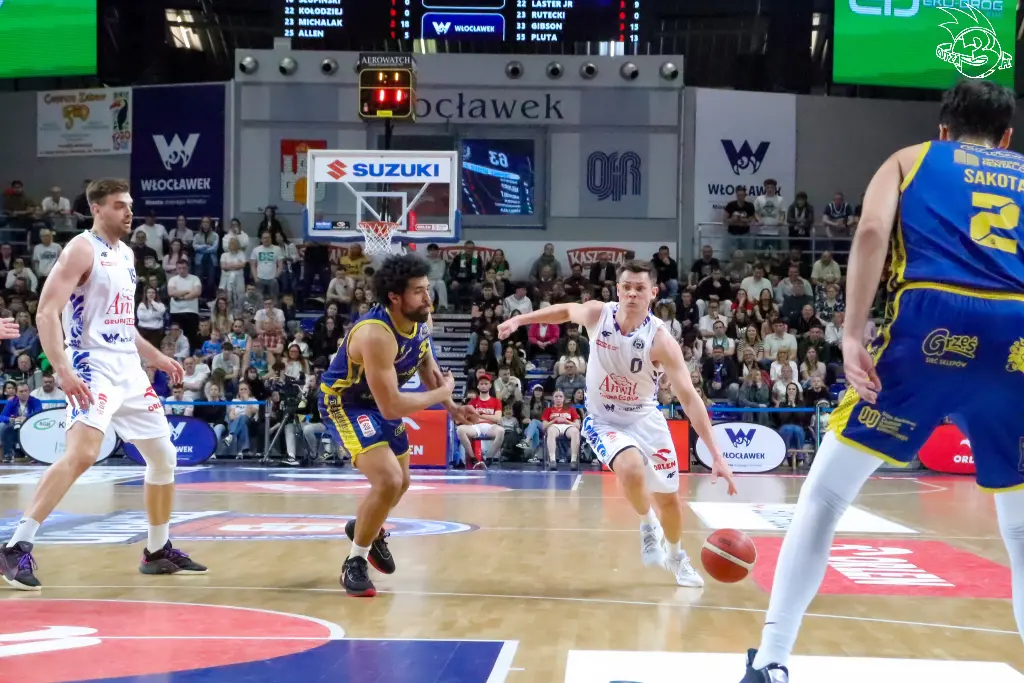 Galeria zdjęć 25 kolejki OBL Anwil Włocławek-Tasomix Rosiek Stal Ostrów Wielkopolski — zdjęcie 212