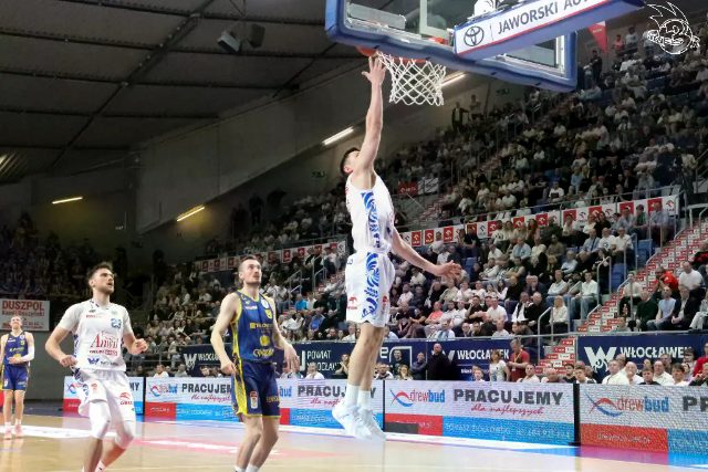 Galeria zdjęć 25 kolejki OBL Anwil Włocławek-Tasomix Rosiek Stal Ostrów Wielkopolski — zdjęcie 85