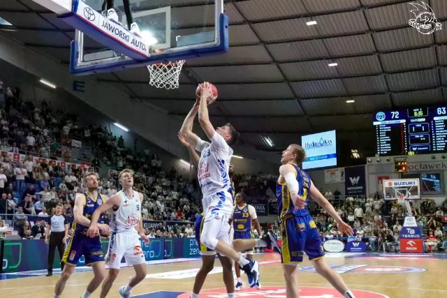 Galeria zdjęć 25 kolejki OBL Anwil Włocławek-Tasomix Rosiek Stal Ostrów Wielkopolski — zdjęcie 210