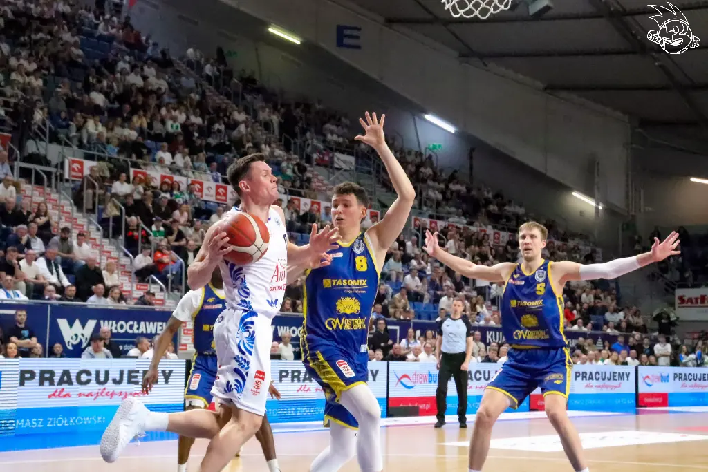 Galeria zdjęć 25 kolejki OBL Anwil Włocławek-Tasomix Rosiek Stal Ostrów Wielkopolski — zdjęcie 153