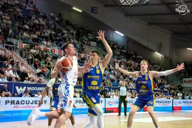 Galeria zdjęć 25 kolejki OBL Anwil Włocławek-Tasomix Rosiek Stal Ostrów Wielkopolski — zdjęcie 153