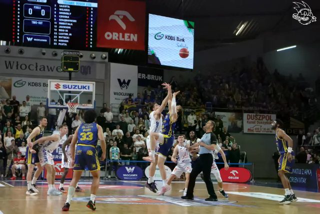 Galeria zdjęć 25 kolejki OBL Anwil Włocławek-Tasomix Rosiek Stal Ostrów Wielkopolski — zdjęcie 40
