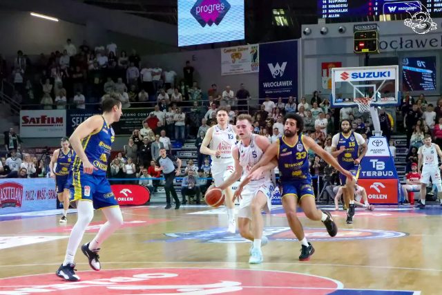 Galeria zdjęć 25 kolejki OBL Anwil Włocławek-Tasomix Rosiek Stal Ostrów Wielkopolski — zdjęcie 233
