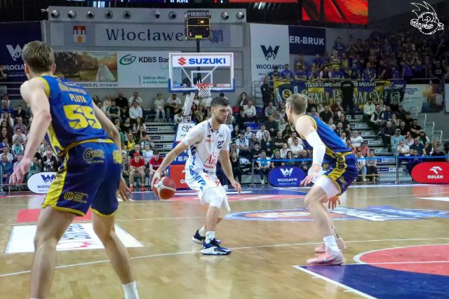 Galeria zdjęć 25 kolejki OBL Anwil Włocławek-Tasomix Rosiek Stal Ostrów Wielkopolski — zdjęcie 70