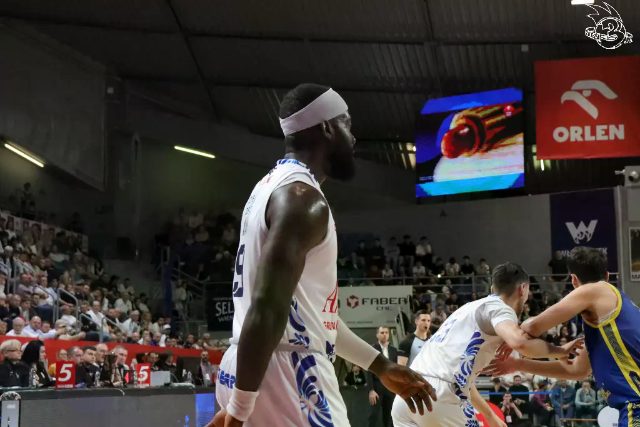 Galeria zdjęć 25 kolejki OBL Anwil Włocławek-Tasomix Rosiek Stal Ostrów Wielkopolski — zdjęcie 78