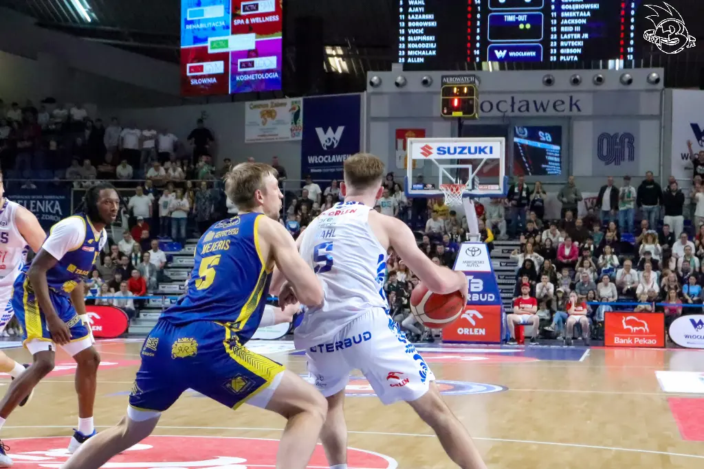Galeria zdjęć 25 kolejki OBL Anwil Włocławek-Tasomix Rosiek Stal Ostrów Wielkopolski — zdjęcie 193