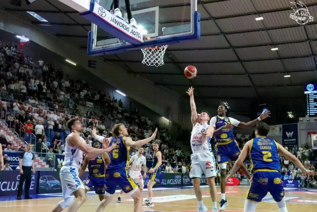 Galeria zdjęć 25 kolejki OBL Anwil Włocławek-Tasomix Rosiek Stal Ostrów Wielkopolski — zdjęcie 190