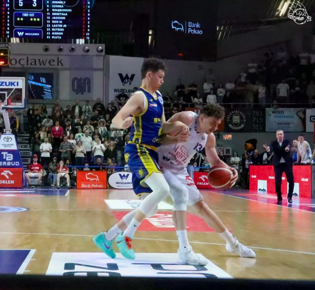 Galeria zdjęć 25 kolejki OBL Anwil Włocławek-Tasomix Rosiek Stal Ostrów Wielkopolski — zdjęcie 236
