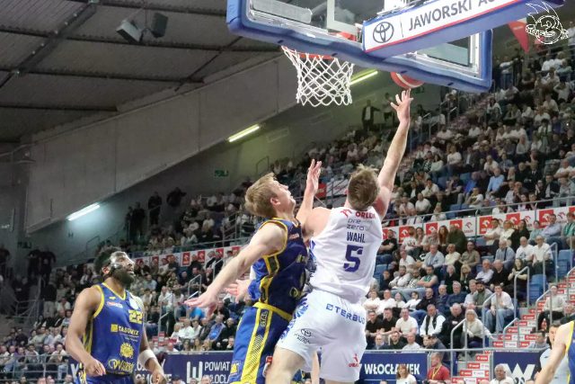 Galeria zdjęć 25 kolejki OBL Anwil Włocławek-Tasomix Rosiek Stal Ostrów Wielkopolski — zdjęcie 98