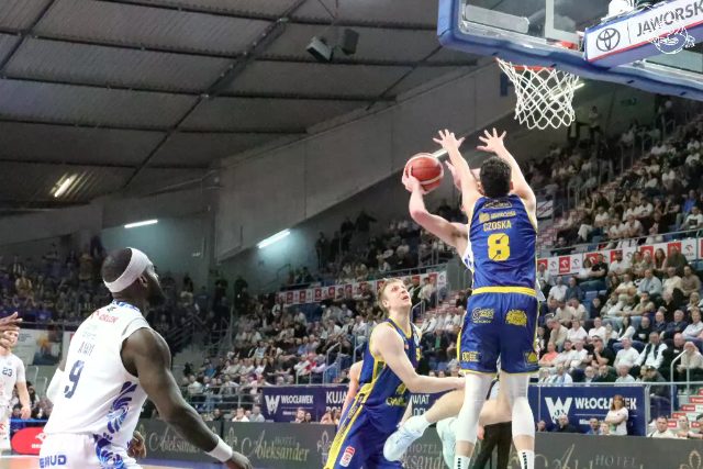 Galeria zdjęć 25 kolejki OBL Anwil Włocławek-Tasomix Rosiek Stal Ostrów Wielkopolski — zdjęcie 126