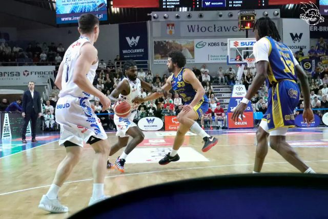 Galeria zdjęć 25 kolejki OBL Anwil Włocławek-Tasomix Rosiek Stal Ostrów Wielkopolski — zdjęcie 49