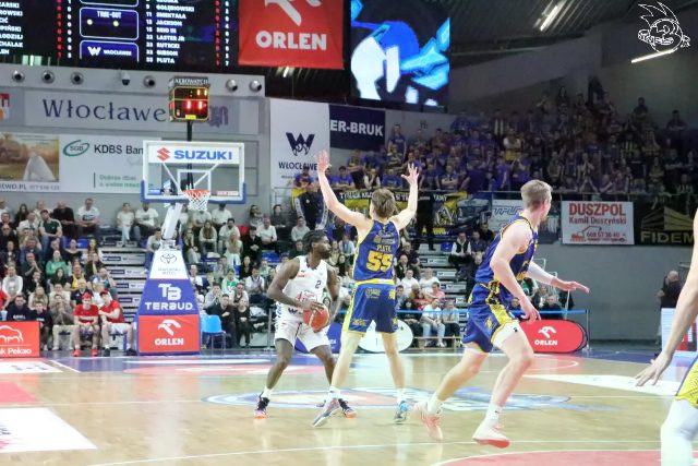 Galeria zdjęć 25 kolejki OBL Anwil Włocławek-Tasomix Rosiek Stal Ostrów Wielkopolski — zdjęcie 116