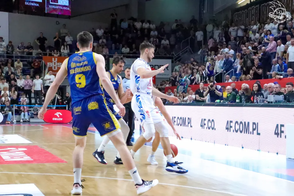Galeria zdjęć 25 kolejki OBL Anwil Włocławek-Tasomix Rosiek Stal Ostrów Wielkopolski — zdjęcie 192