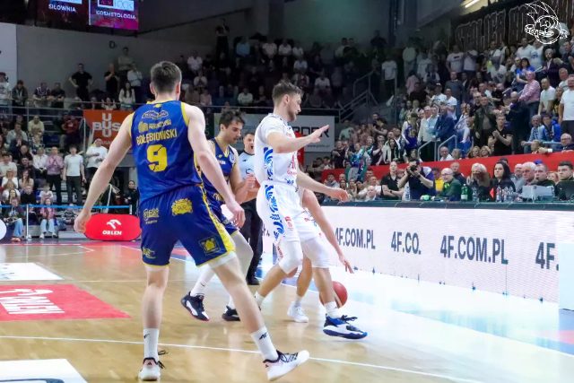 Galeria zdjęć 25 kolejki OBL Anwil Włocławek-Tasomix Rosiek Stal Ostrów Wielkopolski — zdjęcie 192