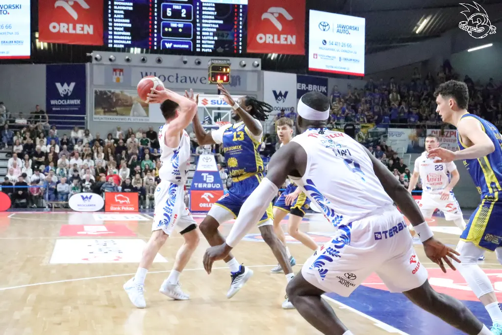 Galeria zdjęć 25 kolejki OBL Anwil Włocławek-Tasomix Rosiek Stal Ostrów Wielkopolski — zdjęcie 125