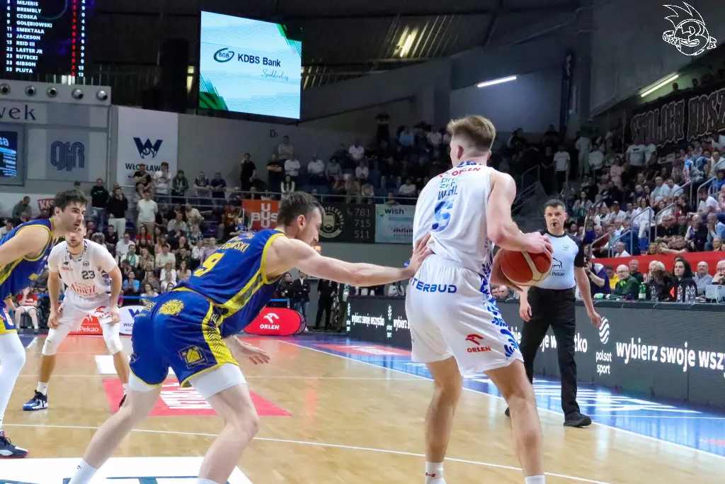 Galeria zdjęć 25 kolejki OBL Anwil Włocławek-Tasomix Rosiek Stal Ostrów Wielkopolski — zdjęcie 187