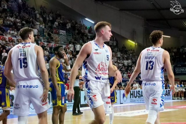 Galeria zdjęć 25 kolejki OBL Anwil Włocławek-Tasomix Rosiek Stal Ostrów Wielkopolski — zdjęcie 201