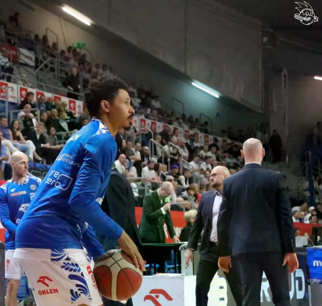 Galeria zdjęć 25 kolejki OBL Anwil Włocławek-Tasomix Rosiek Stal Ostrów Wielkopolski — zdjęcie 38