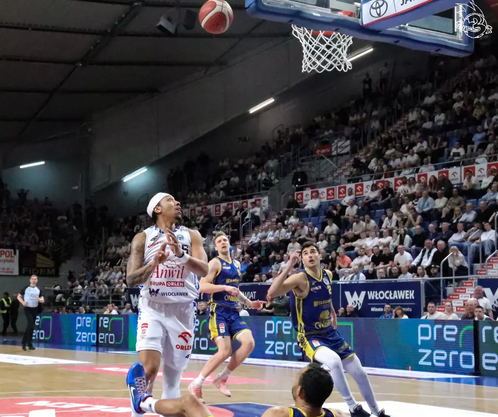 Galeria zdjęć 25 kolejki OBL Anwil Włocławek-Tasomix Rosiek Stal Ostrów Wielkopolski — zdjęcie 76
