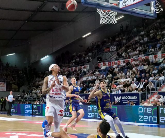 Galeria zdjęć 25 kolejki OBL Anwil Włocławek-Tasomix Rosiek Stal Ostrów Wielkopolski — zdjęcie 76