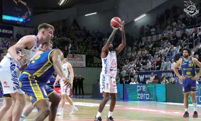 Galeria zdjęć 25 kolejki OBL Anwil Włocławek-Tasomix Rosiek Stal Ostrów Wielkopolski — zdjęcie 44