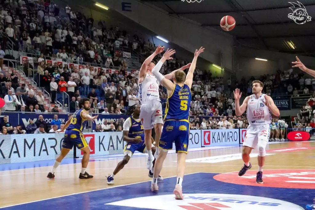 Galeria zdjęć 25 kolejki OBL Anwil Włocławek-Tasomix Rosiek Stal Ostrów Wielkopolski — zdjęcie 175