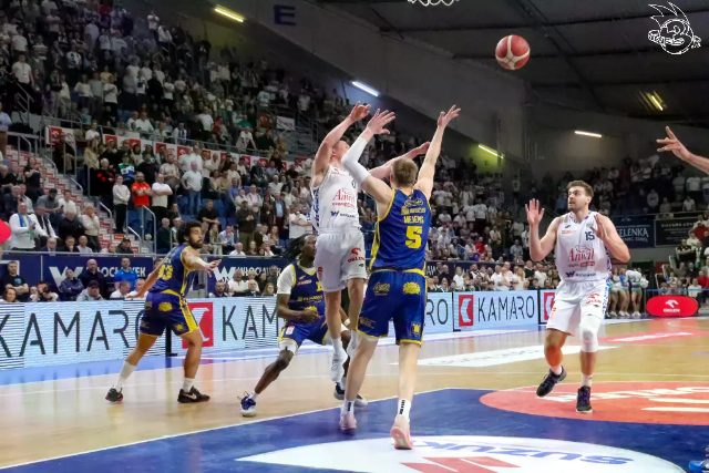 Galeria zdjęć 25 kolejki OBL Anwil Włocławek-Tasomix Rosiek Stal Ostrów Wielkopolski — zdjęcie 175