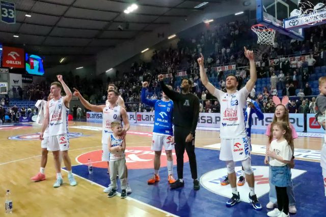 Galeria zdjęć 25 kolejki OBL Anwil Włocławek-Tasomix Rosiek Stal Ostrów Wielkopolski — zdjęcie 244
