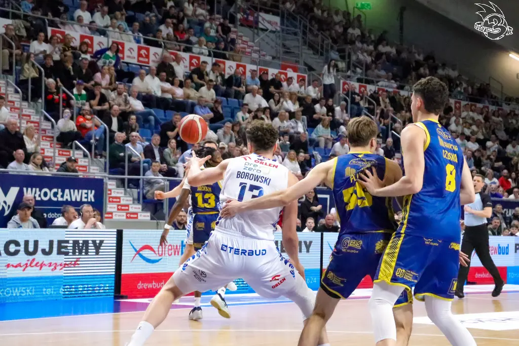 Galeria zdjęć 25 kolejki OBL Anwil Włocławek-Tasomix Rosiek Stal Ostrów Wielkopolski — zdjęcie 152