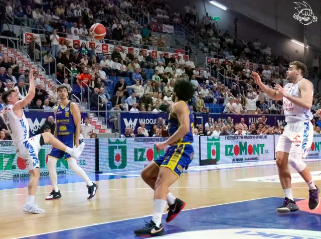 Galeria zdjęć 25 kolejki OBL Anwil Włocławek-Tasomix Rosiek Stal Ostrów Wielkopolski — zdjęcie 163