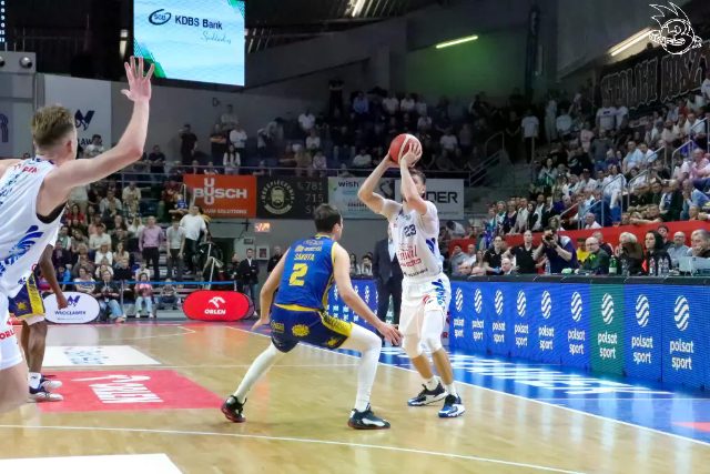 Galeria zdjęć 25 kolejki OBL Anwil Włocławek-Tasomix Rosiek Stal Ostrów Wielkopolski — zdjęcie 186