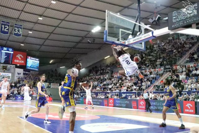 Galeria zdjęć 25 kolejki OBL Anwil Włocławek-Tasomix Rosiek Stal Ostrów Wielkopolski — zdjęcie 112