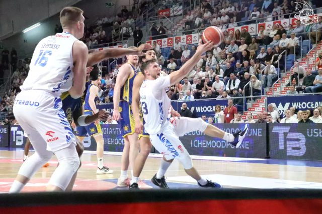 Galeria zdjęć 25 kolejki OBL Anwil Włocławek-Tasomix Rosiek Stal Ostrów Wielkopolski — zdjęcie 106