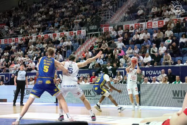 Galeria zdjęć 25 kolejki OBL Anwil Włocławek-Tasomix Rosiek Stal Ostrów Wielkopolski — zdjęcie 87