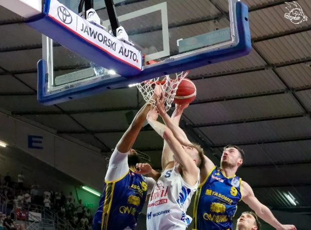 Galeria zdjęć 25 kolejki OBL Anwil Włocławek-Tasomix Rosiek Stal Ostrów Wielkopolski — zdjęcie 224