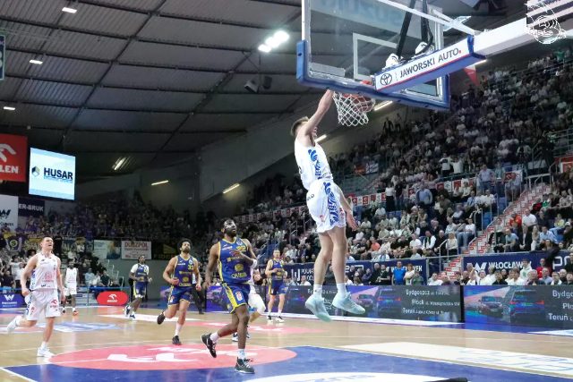 Galeria zdjęć 25 kolejki OBL Anwil Włocławek-Tasomix Rosiek Stal Ostrów Wielkopolski — zdjęcie 48