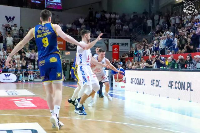 Galeria zdjęć 25 kolejki OBL Anwil Włocławek-Tasomix Rosiek Stal Ostrów Wielkopolski — zdjęcie 191
