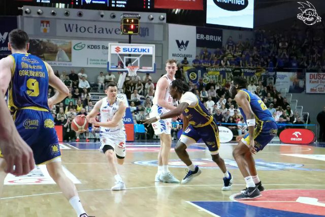 Galeria zdjęć 25 kolejki OBL Anwil Włocławek-Tasomix Rosiek Stal Ostrów Wielkopolski — zdjęcie 53