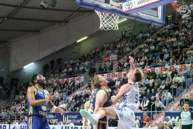 Galeria zdjęć 25 kolejki OBL Anwil Włocławek-Tasomix Rosiek Stal Ostrów Wielkopolski — zdjęcie 99