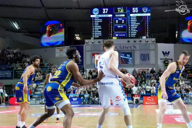 Galeria zdjęć 25 kolejki OBL Anwil Włocławek-Tasomix Rosiek Stal Ostrów Wielkopolski — zdjęcie 144