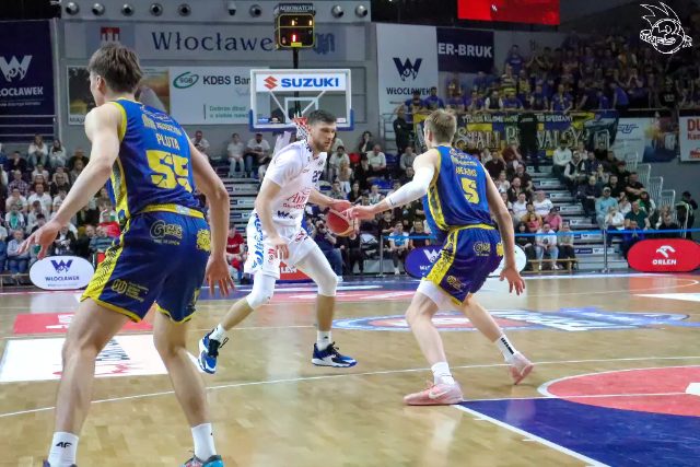 Galeria zdjęć 25 kolejki OBL Anwil Włocławek-Tasomix Rosiek Stal Ostrów Wielkopolski — zdjęcie 69