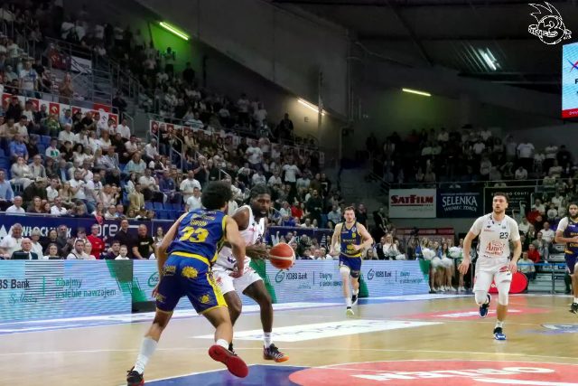 Galeria zdjęć 25 kolejki OBL Anwil Włocławek-Tasomix Rosiek Stal Ostrów Wielkopolski — zdjęcie 217