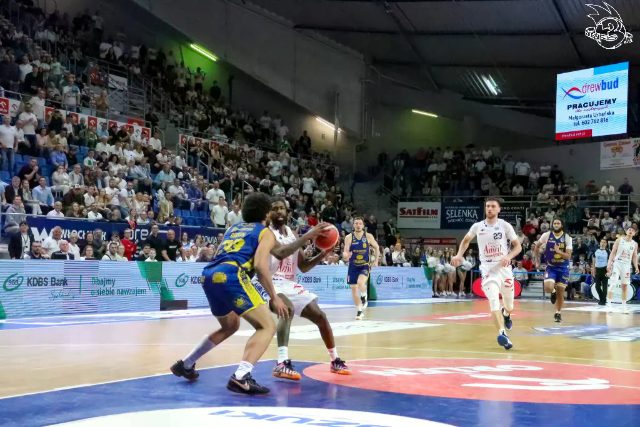 Galeria zdjęć 25 kolejki OBL Anwil Włocławek-Tasomix Rosiek Stal Ostrów Wielkopolski — zdjęcie 218