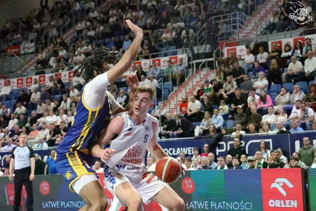 Galeria zdjęć 25 kolejki OBL Anwil Włocławek-Tasomix Rosiek Stal Ostrów Wielkopolski — zdjęcie 61