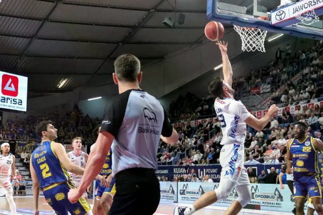 Galeria zdjęć 25 kolejki OBL Anwil Włocławek-Tasomix Rosiek Stal Ostrów Wielkopolski — zdjęcie 56