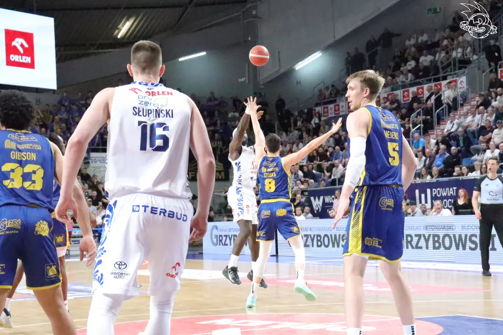 Galeria zdjęć 25 kolejki OBL Anwil Włocławek-Tasomix Rosiek Stal Ostrów Wielkopolski — zdjęcie 120