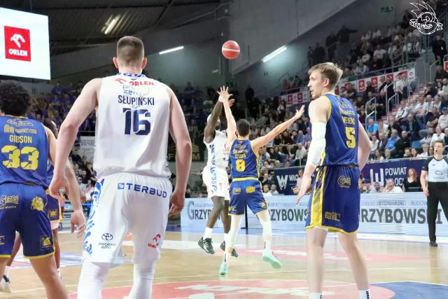 Galeria zdjęć 25 kolejki OBL Anwil Włocławek-Tasomix Rosiek Stal Ostrów Wielkopolski — zdjęcie 120