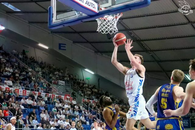 Galeria zdjęć 25 kolejki OBL Anwil Włocławek-Tasomix Rosiek Stal Ostrów Wielkopolski — zdjęcie 140