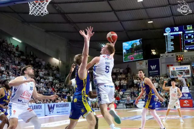 Galeria zdjęć 25 kolejki OBL Anwil Włocławek-Tasomix Rosiek Stal Ostrów Wielkopolski — zdjęcie 194