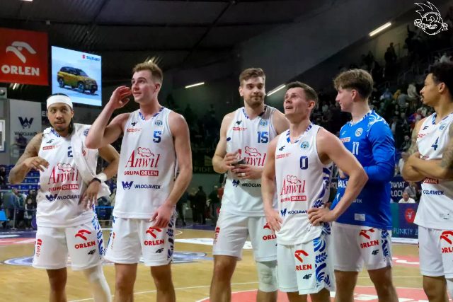 Galeria zdjęć 25 kolejki OBL Anwil Włocławek-Tasomix Rosiek Stal Ostrów Wielkopolski — zdjęcie 240